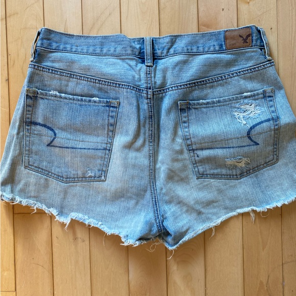 AE Shorts - Picture 2 of 3